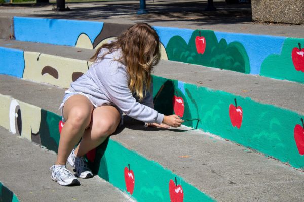 RHS Art III finish painting the amphitheater